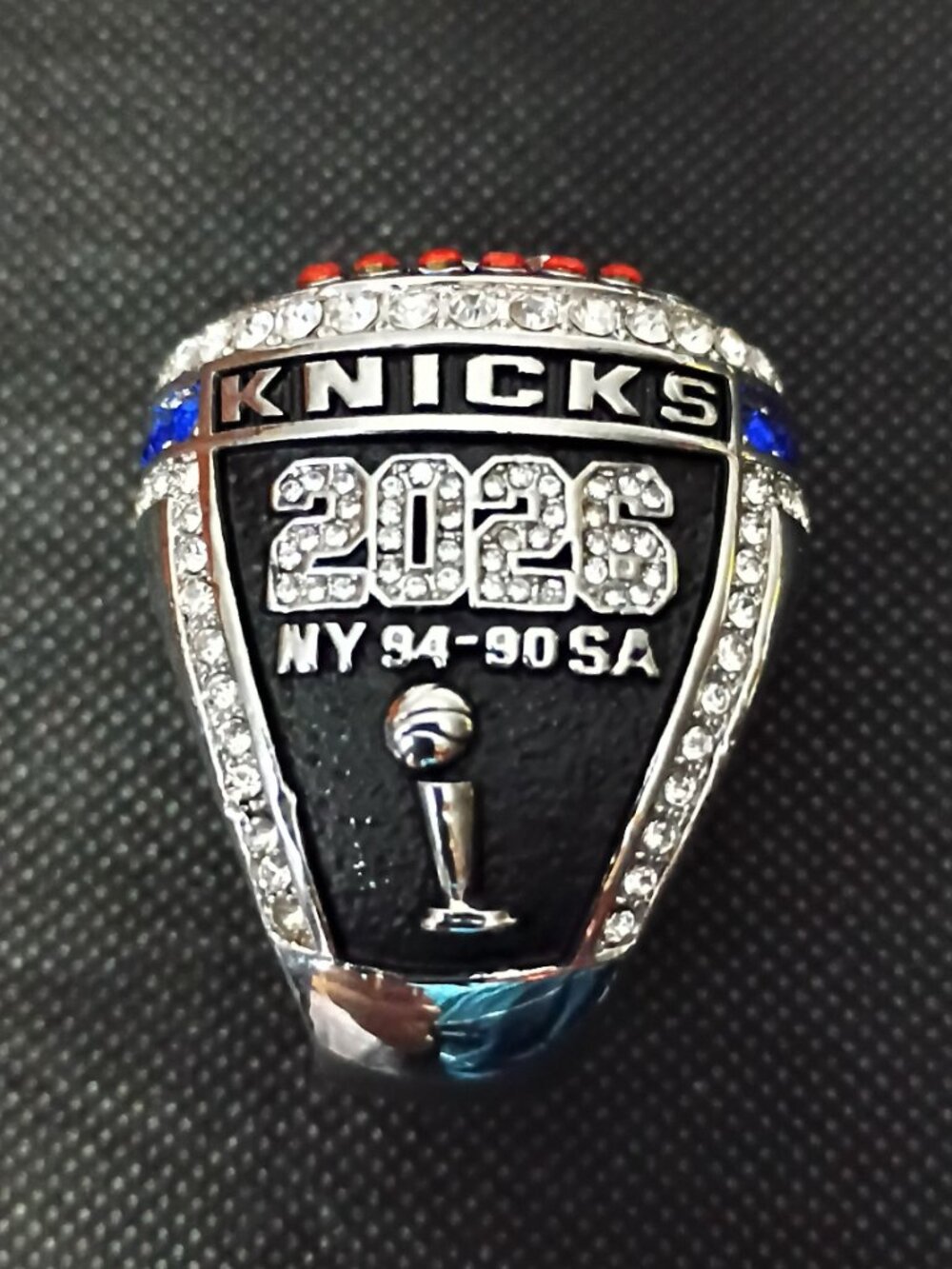 New York Knicks Championship Ring... USA premium version - Picture 2 of 5